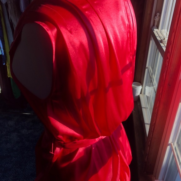 BCBG Gorgeous Pink Satin Top! 🌸🌺🌷 - Picture 6 of 8